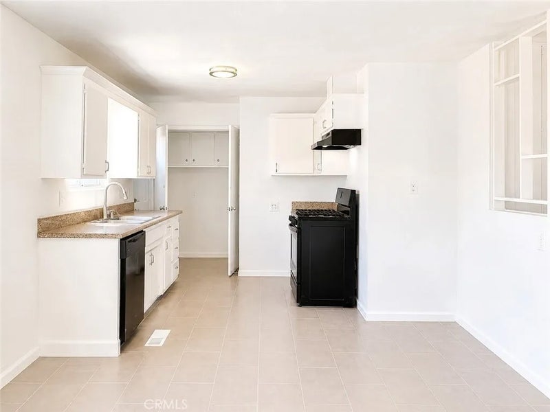 2337 W Shields