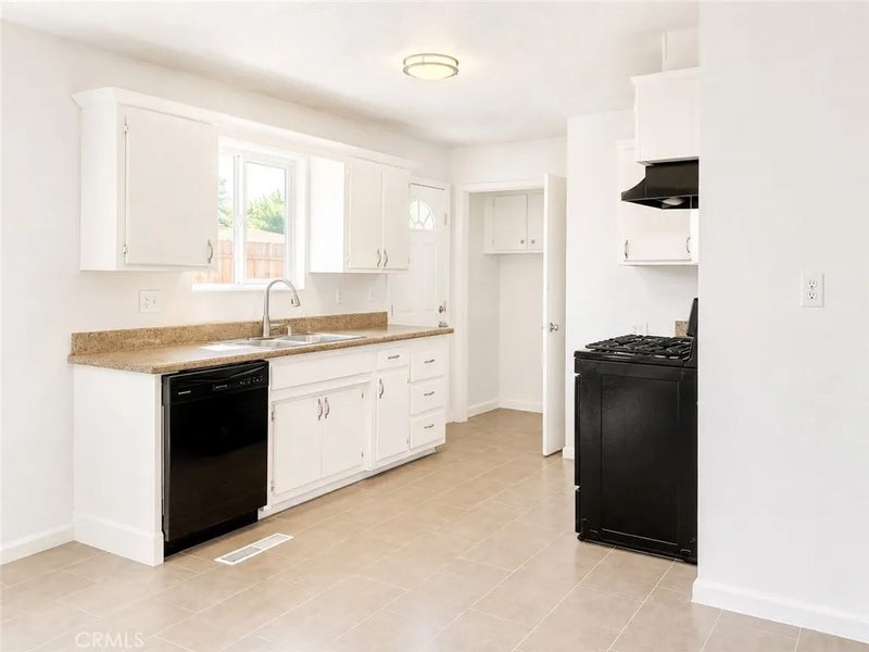 2337 W Shields
