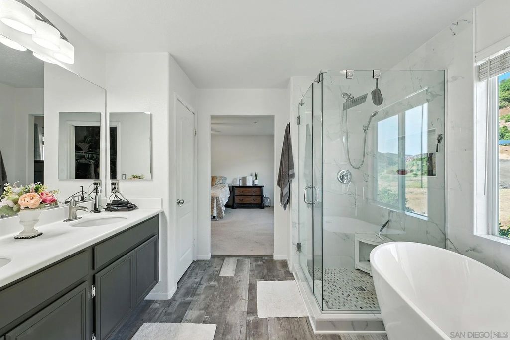 Photo of 5058 Lake Circle Rd, Fallbrook, CA 92028 (MLS # 250038052)
