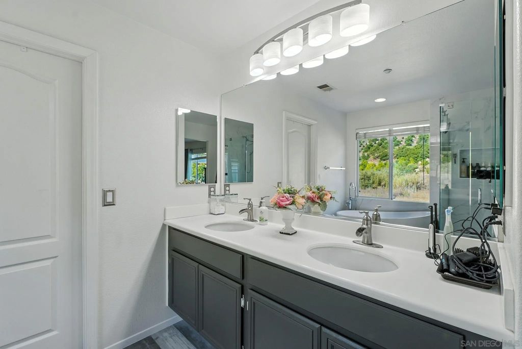 Photo of 5058 Lake Circle Rd, Fallbrook, CA 92028 (MLS # 250038052)