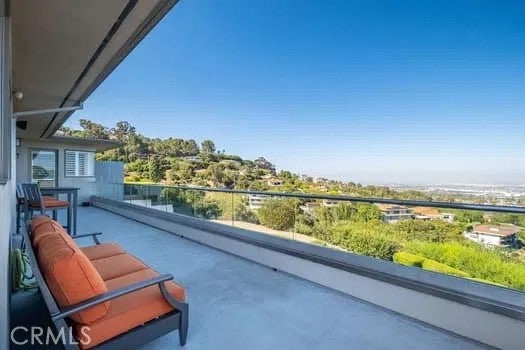 43 Avenida Corona