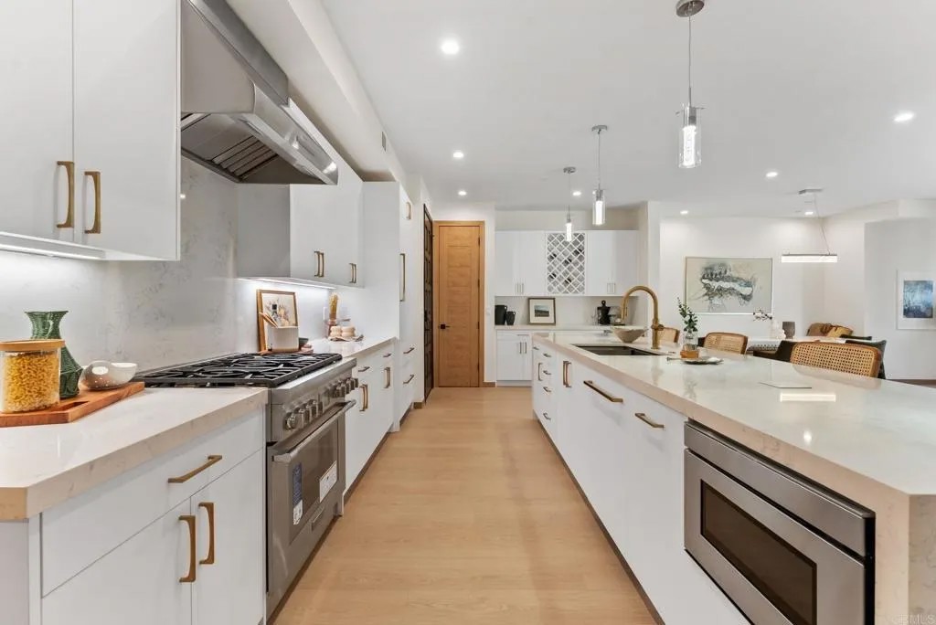 2670 Roosevelt Street