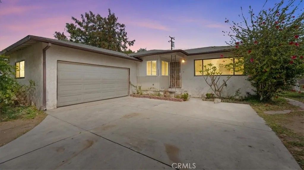 Photo of 19008 Grove PL, Bloomington, CA 92316 (MLS # CV26097304)