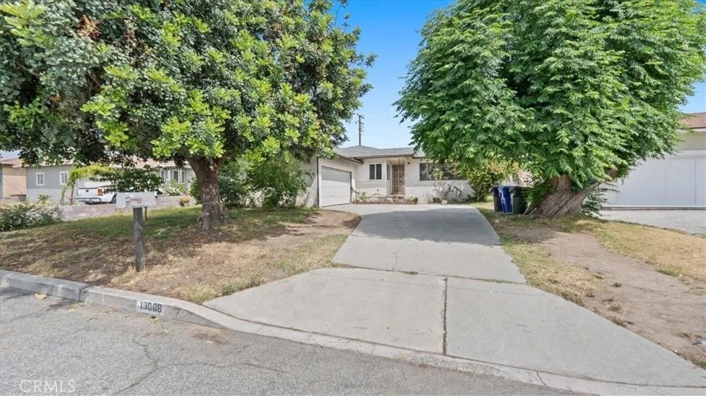 Photo of 19008 Grove PL, Bloomington, CA 92316 (MLS # CV26097304)