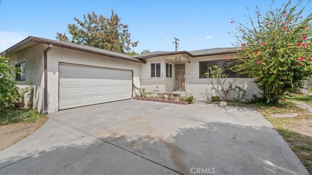 Photo of 19008 Grove PL, Bloomington, CA 92316 (MLS # CV26097304)