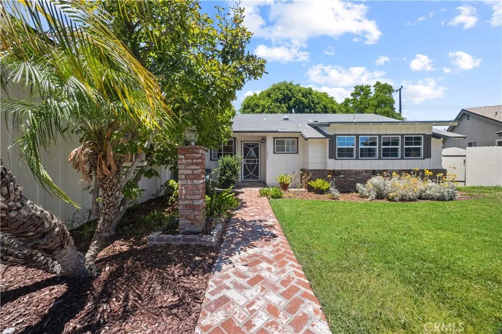 1571 W Pacific