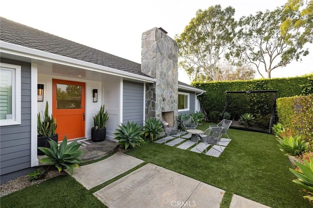 Photo of 1821 Sandalwood Lane, Newport Beach, CA 92660 (MLS # NP25281297)