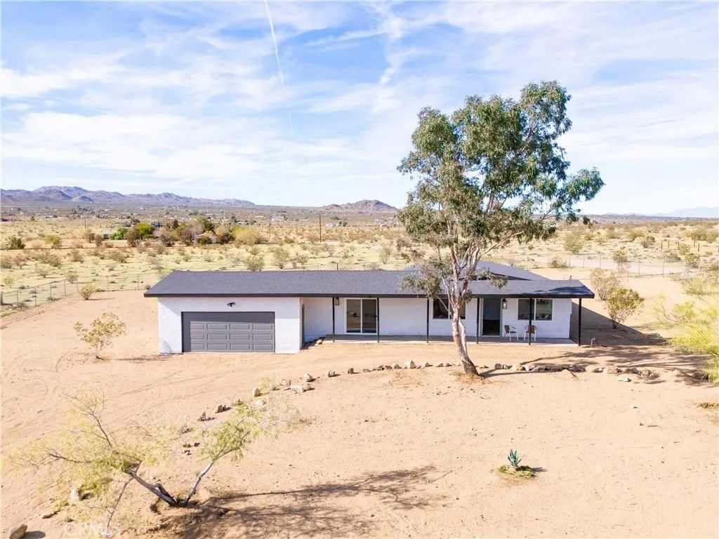 Photo of 2670 N Sage Avenue, Landers, CA 92285 (MLS # JT25279235)