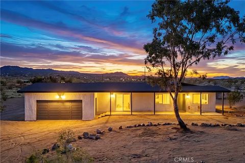 Photo of 2670 N Sage Avenue, Landers, CA 92285 (MLS # JT25279235)