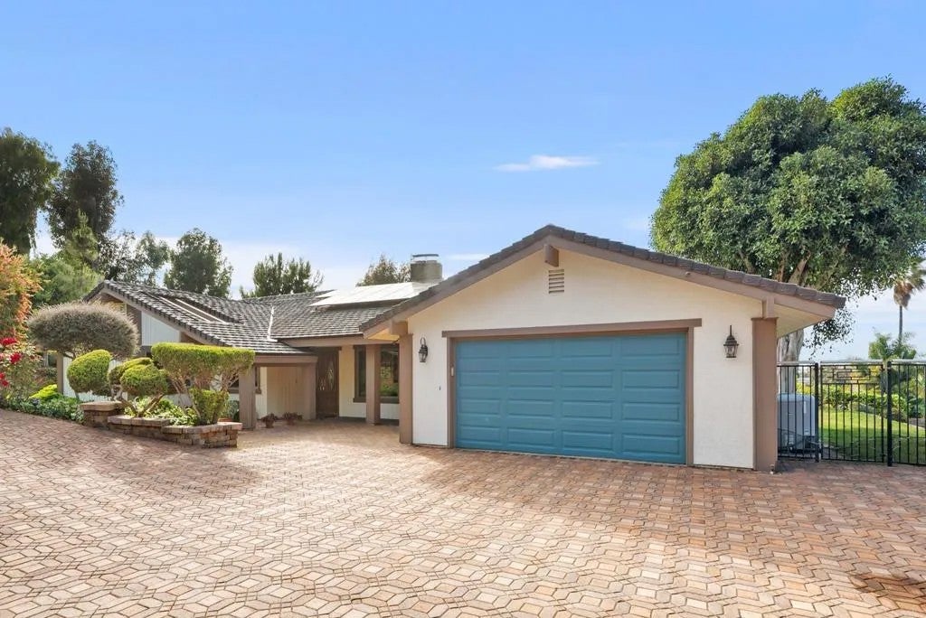 1092 Serena Way