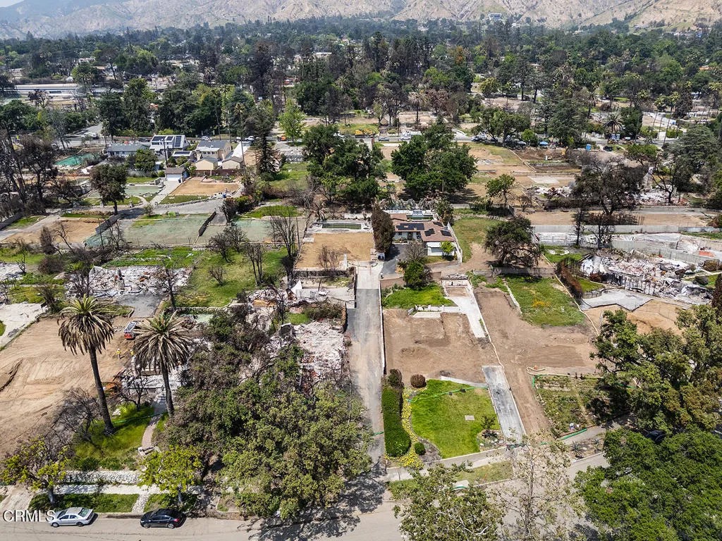1137 E Mariposa St