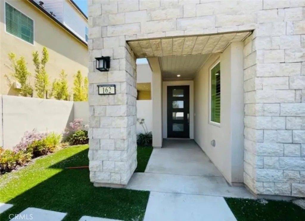 Photo of 162 Perpective, Irvine, CA 92618 (MLS # OC25078036)