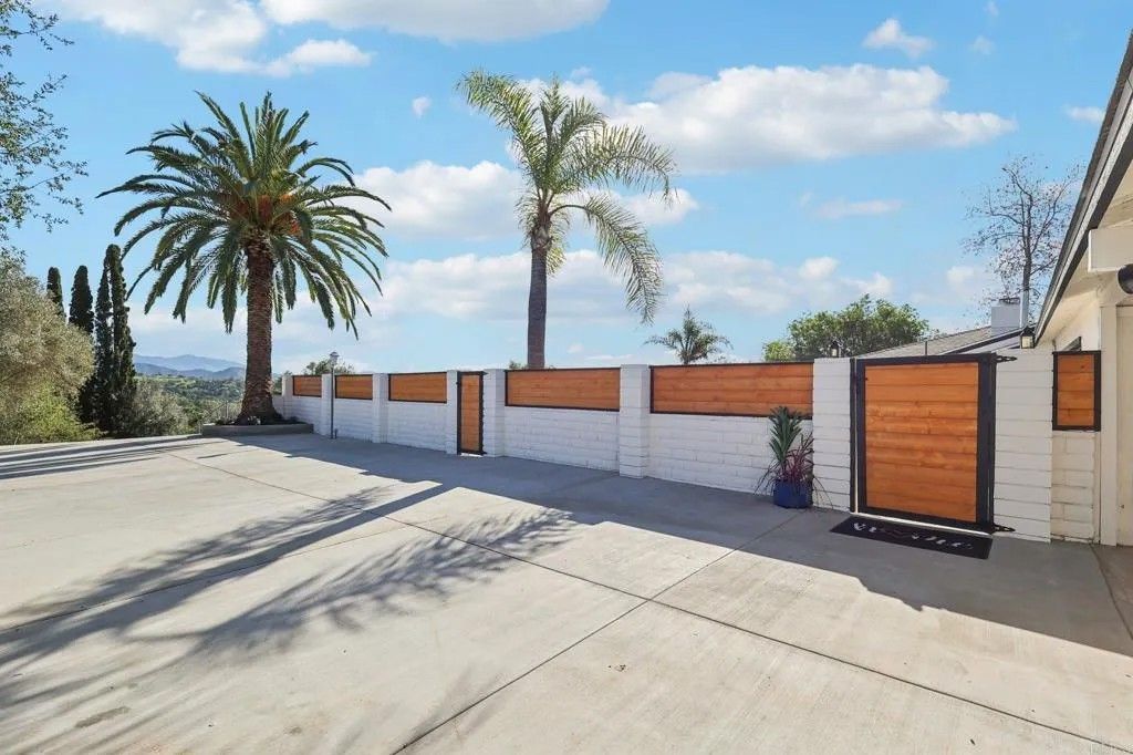 Photo of 2235 Gum Tree Lane, Fallbrook, CA 92028 (MLS # NDP2600585)