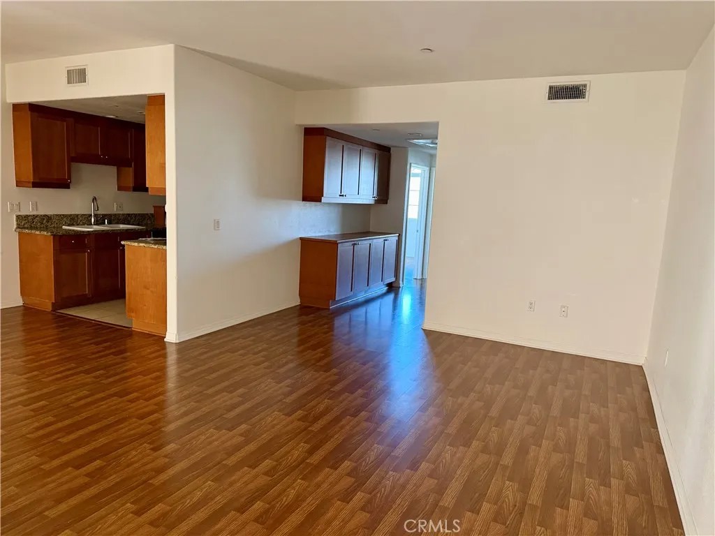 17230 Newhope 211