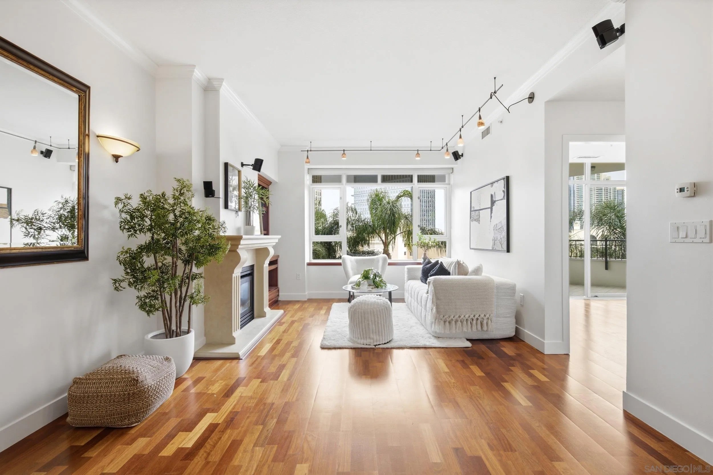 700 W Harbor Dr 608
