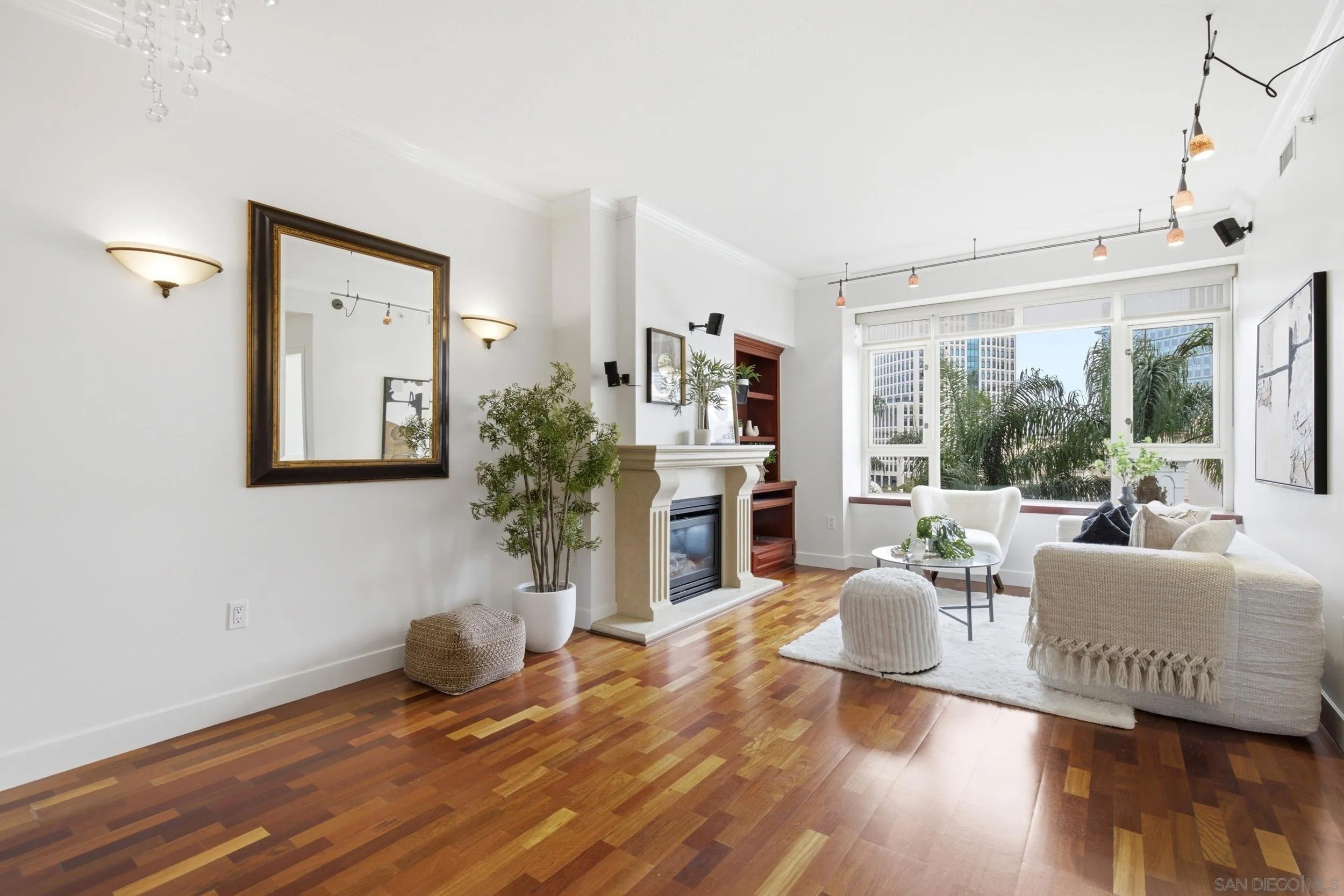 700 W Harbor Dr 608