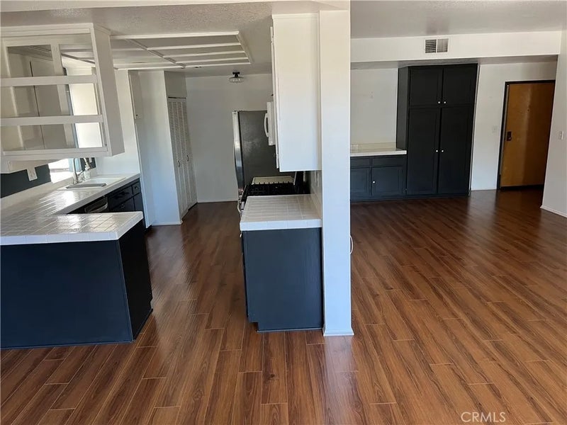 13331 Moorpark Street 110
