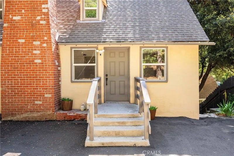 797 W Village