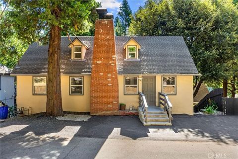 Photo of 797 W Village LN, Crestline, CA 92325 (MLS # CV26162116)