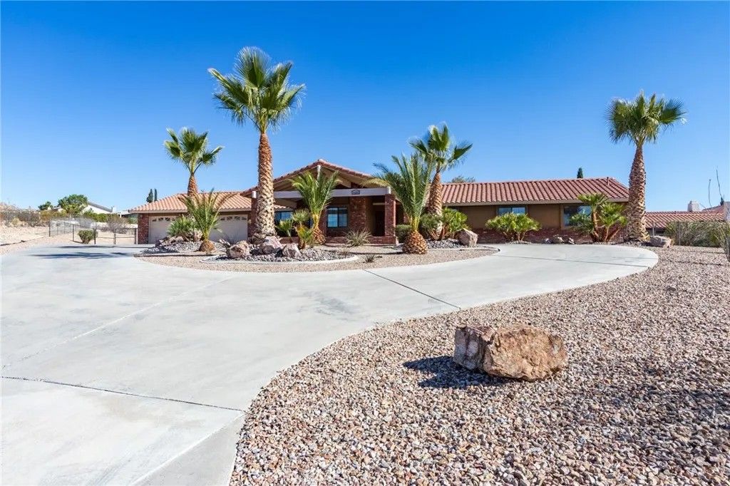 Photo of 16385 Kamana Court, Apple Valley, CA 92307 (MLS # HD26007570)