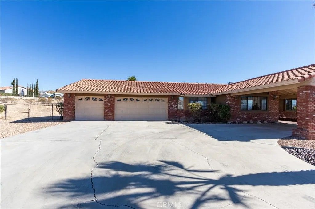 Photo of 16385 Kamana Court, Apple Valley, CA 92307 (MLS # HD26007570)