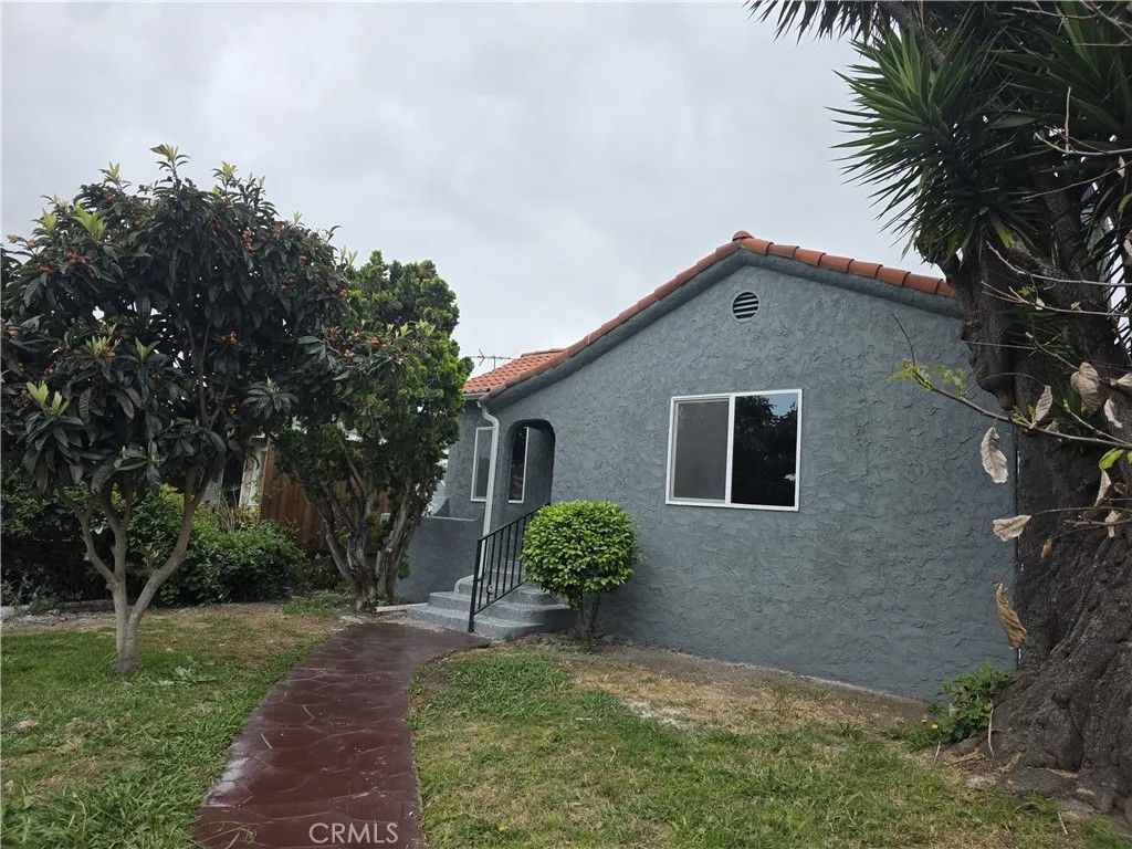 Photo of 6001 4th Avenue, Los Angeles, CA 90043 (MLS # IV26086819)