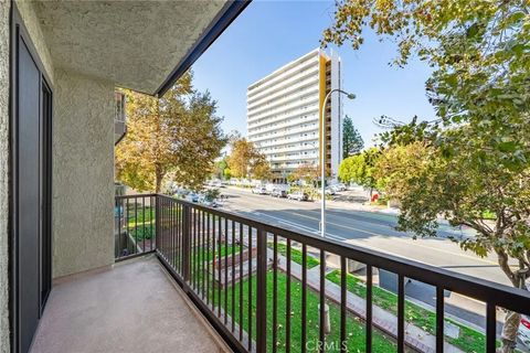 Tiny photo for 330 Cordova Street #301, Pasadena, CA 91101 (MLS # TR25243178)