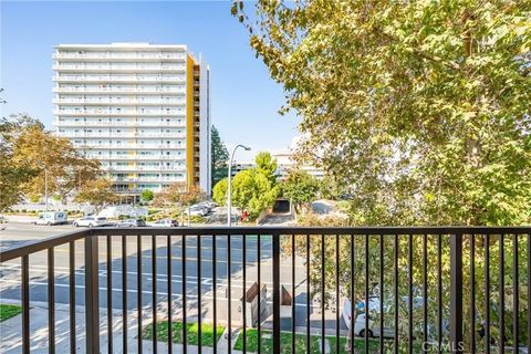 Tiny photo for 330 Cordova Street #301, Pasadena, CA 91101 (MLS # TR25243178)