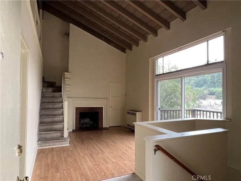 3107 Hollycrest