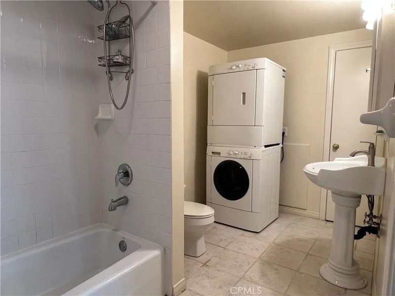 3107 Hollycrest