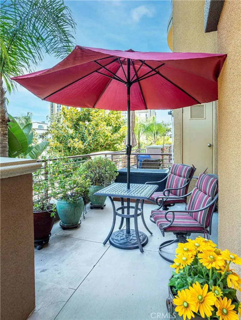 201 E Angeleno 105