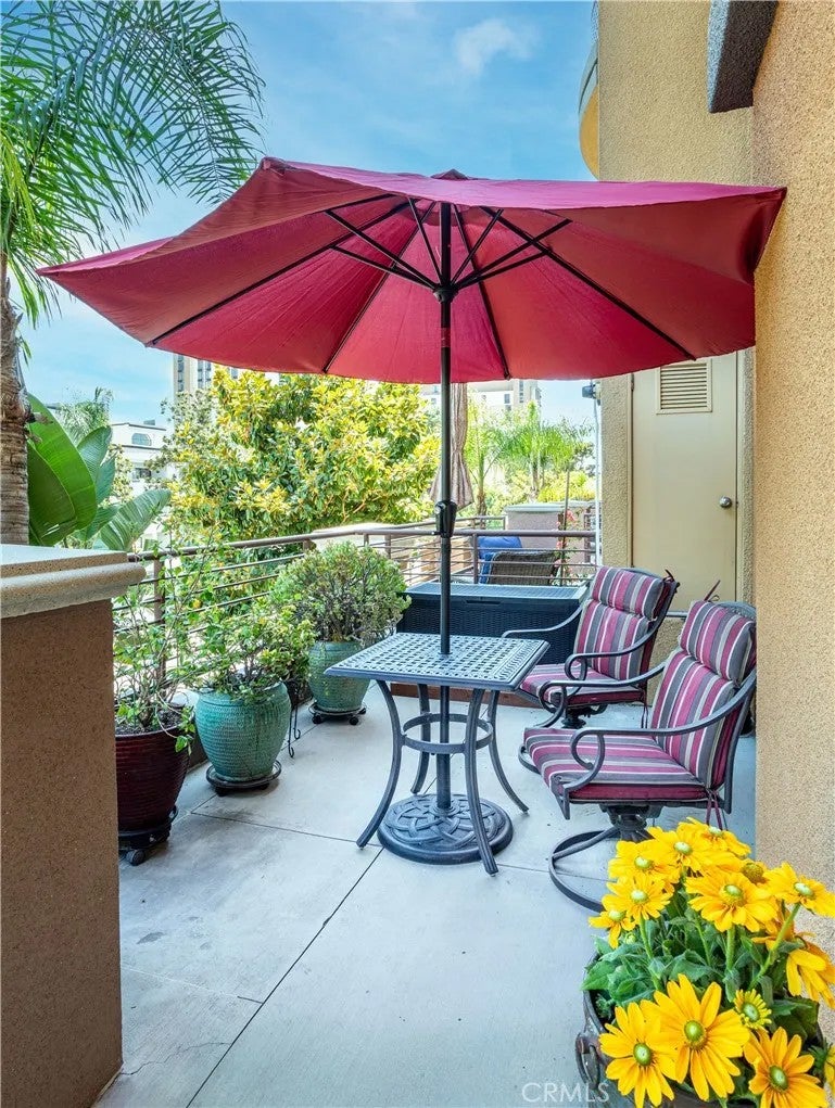 201 E Angeleno 105