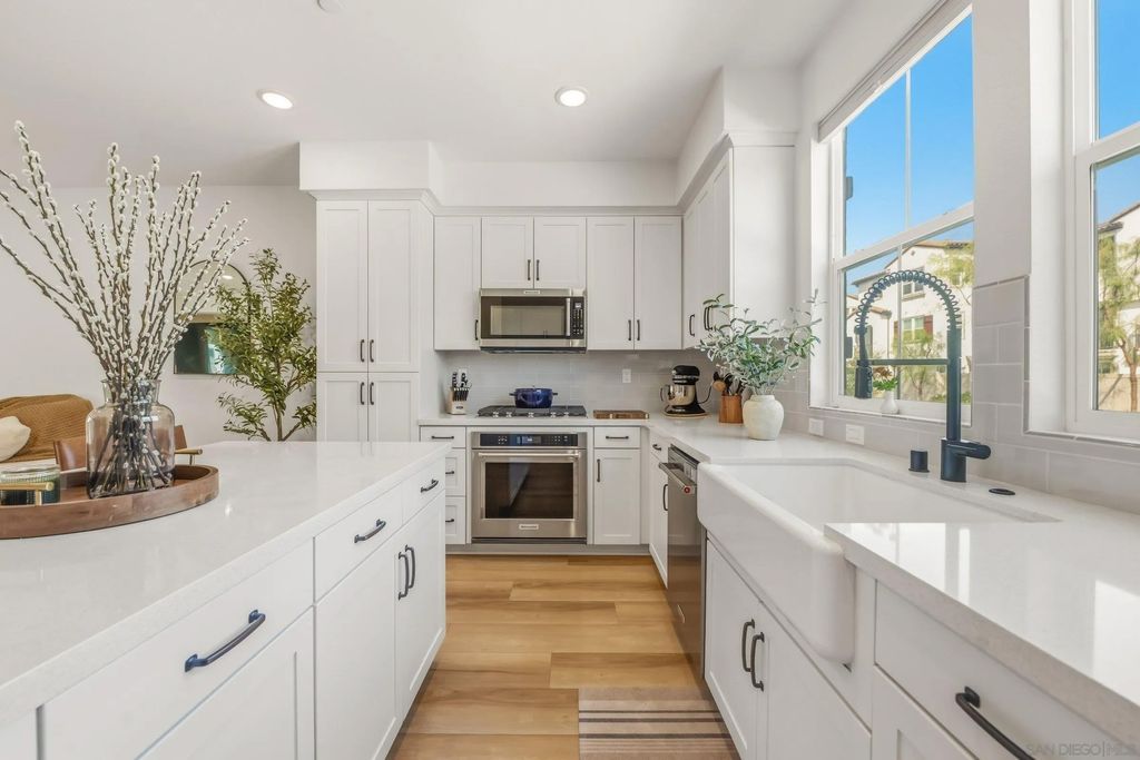 Photo of 433 Jupiter Gln, Escondido, CA 92025 (MLS # 260006431)