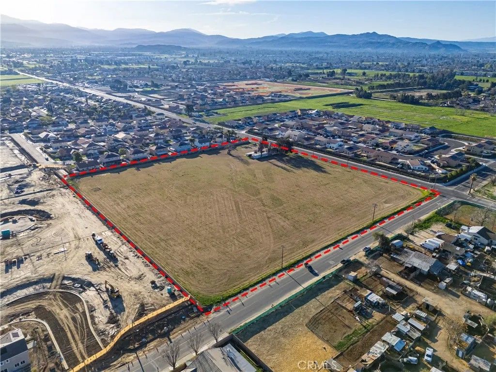 Photo of 1817 W 7th St, San Jacinto, CA 92582 (MLS # TR25064799)