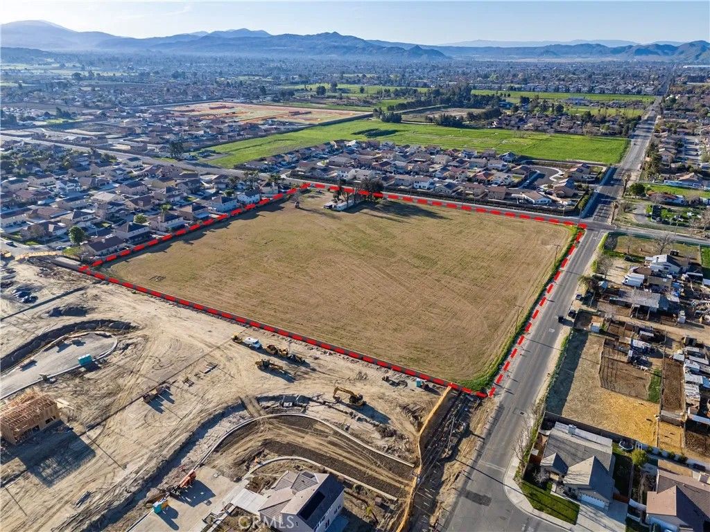 Photo of 1817 W 7th St, San Jacinto, CA 92582 (MLS # TR25064799)