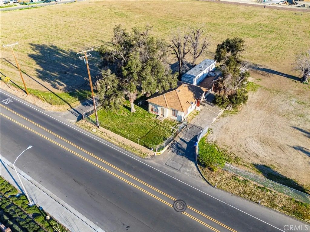 Photo of 1817 W 7th St, San Jacinto, CA 92582 (MLS # TR25064799)