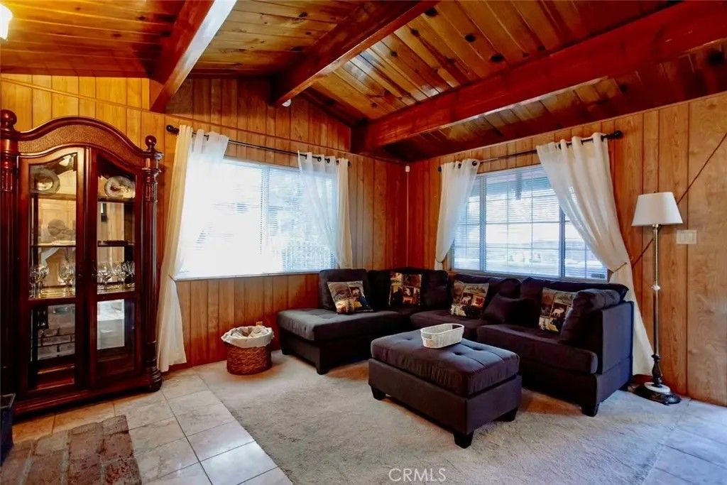 Photo of 336 W Sherwood Blvd, Big Bear Lake, CA 92314 (MLS # DW26057613)