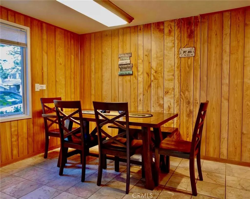 Photo of 336 W Sherwood Blvd, Big Bear Lake, CA 92314 (MLS # DW26057613)