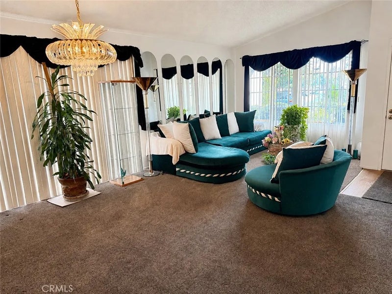 2736 Annapolis