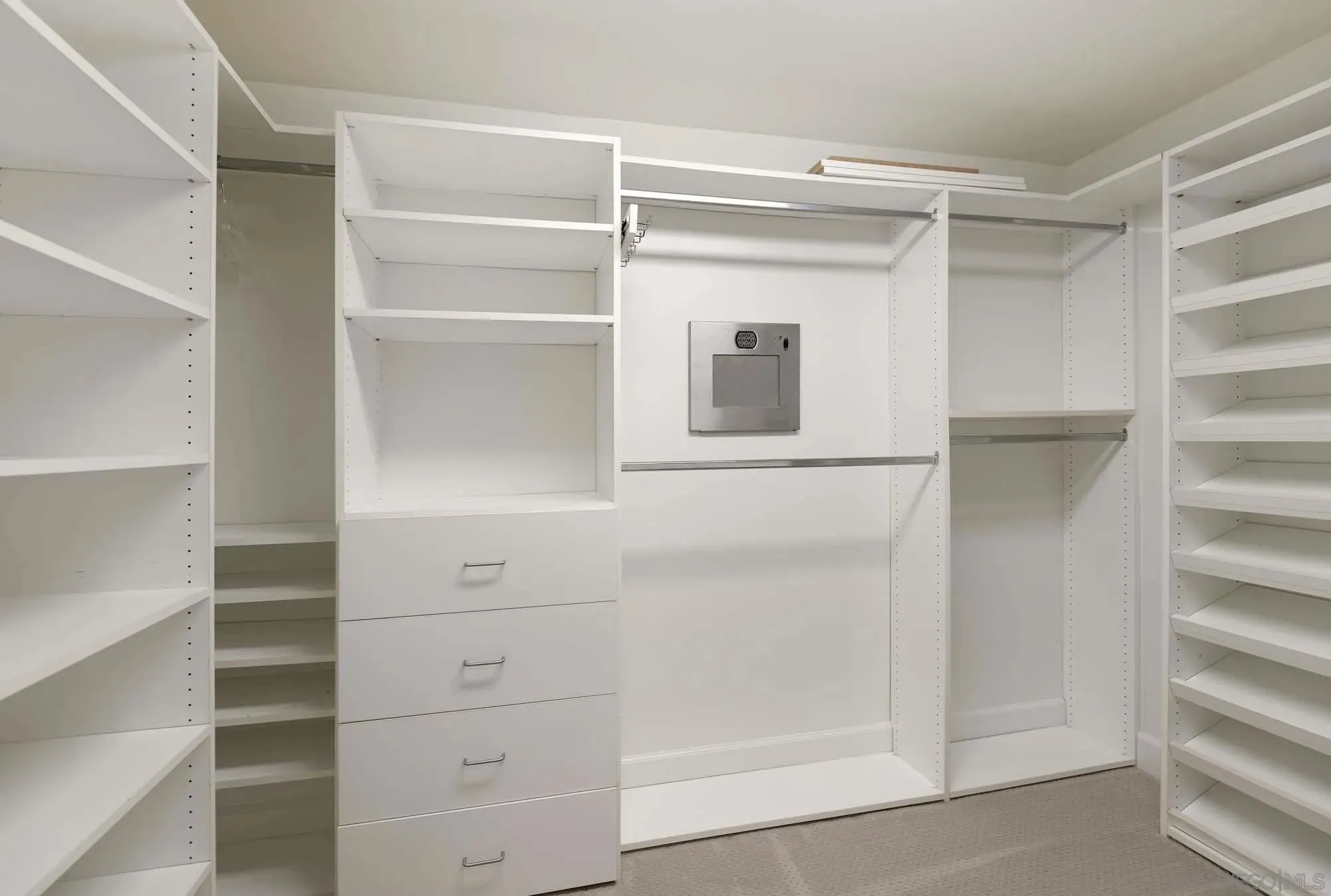 La Jolla, California 92037, United States, 3 Bedrooms Bedrooms, ,3 BathroomsBathrooms,Residential,Active,193653