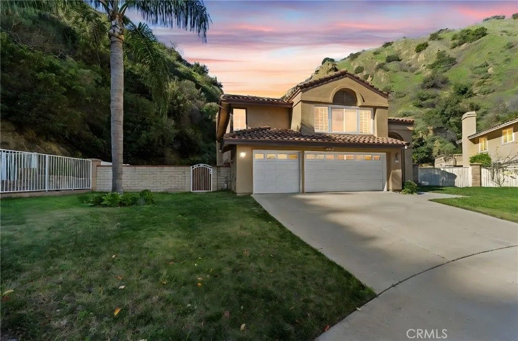 Photo of 4279 San Ramon Dr, Corona, CA 92882 (MLS # CV26015311)