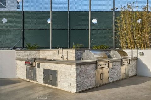 Tiny photo for 345 Pioneer Drive #501, Glendale, CA 91203 (MLS # SR25245436)