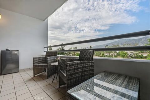 Tiny photo for 345 Pioneer Drive #501, Glendale, CA 91203 (MLS # SR25245436)