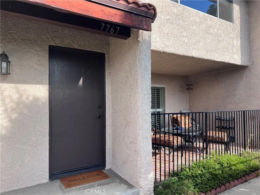 Photo of 7767 Via Rosa Maria, Burbank, CA 91504 (MLS # GD25264939)