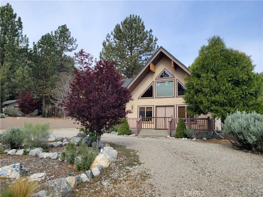 Photo of 2405 Symonds Dr, Pine Mountain Club, CA 93222 (MLS # SR26085941)