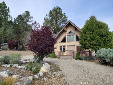 Photo of 2405 Symonds Dr, Pine Mountain Club, CA 93222 (MLS # SR26085941)