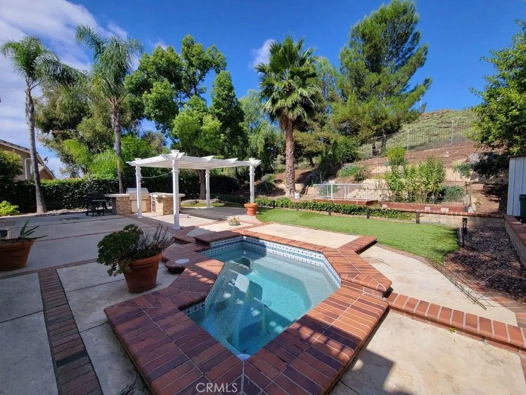 Photo of 753 Rushing Creek Place, Thousand Oaks, CA 91360 (MLS # SR26060715)