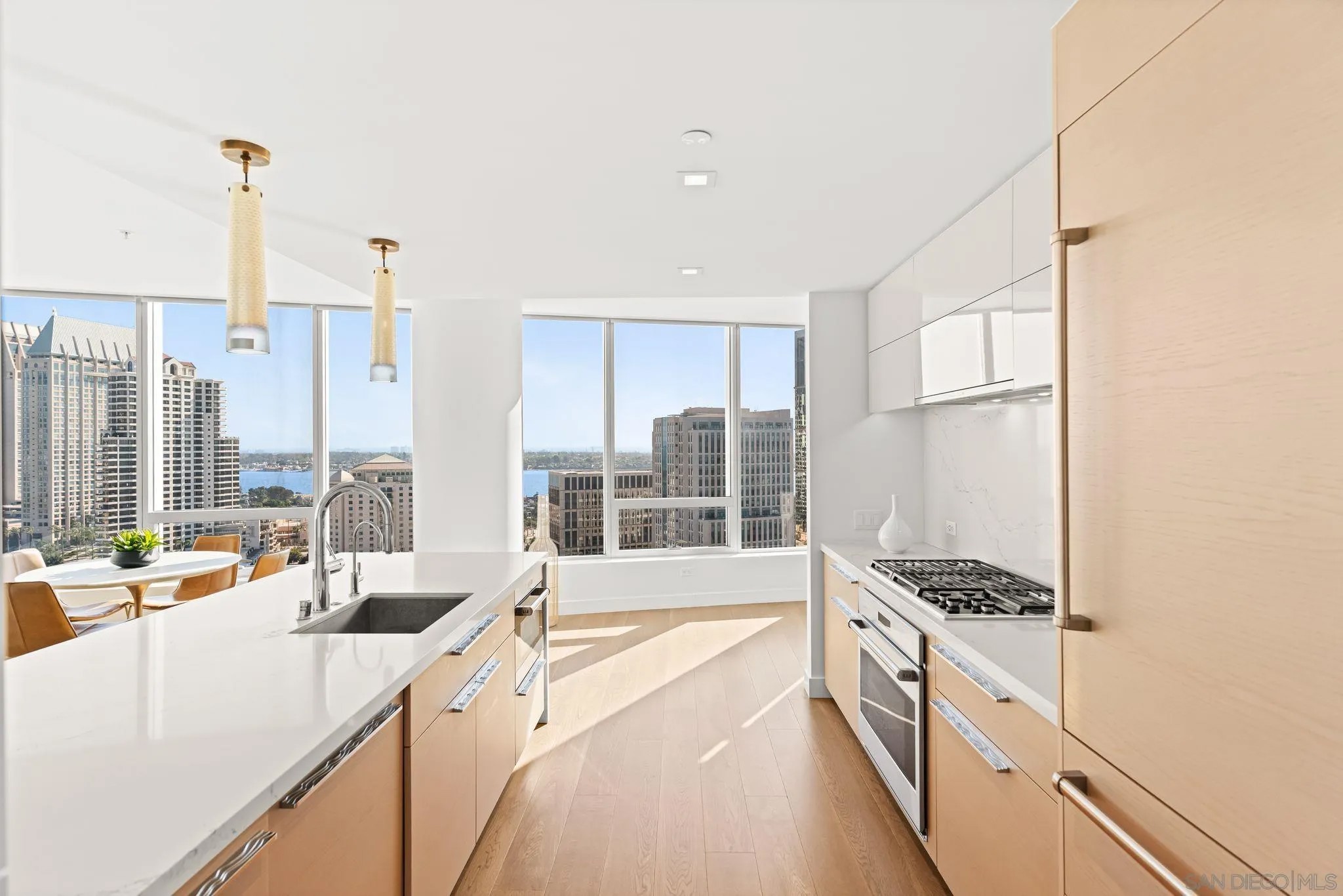 888 W E Street 2004