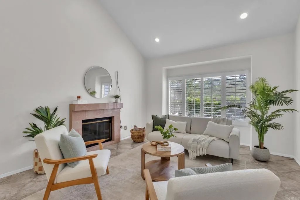 1068 Fairhill Ter