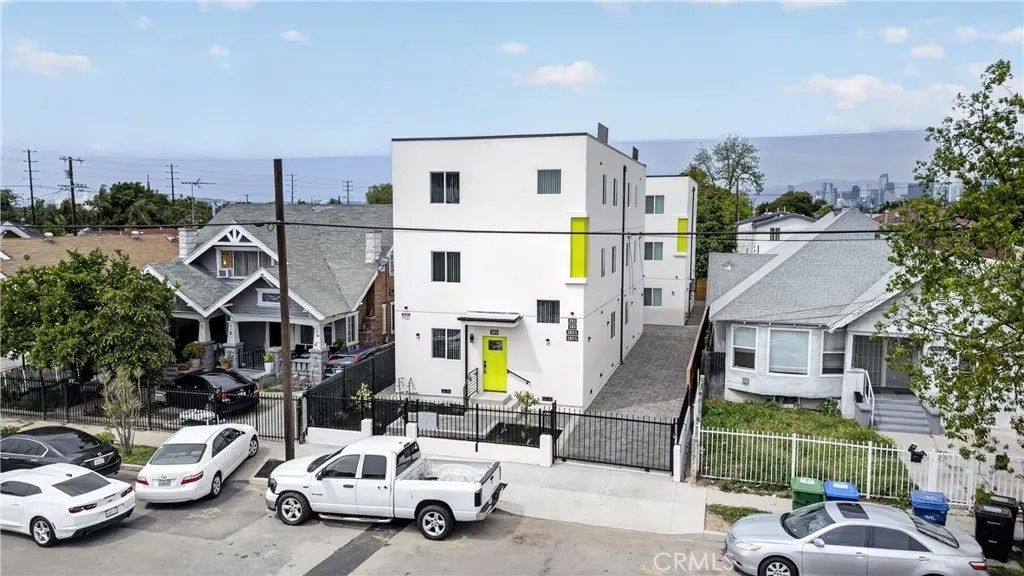 Photo of 283 E 50th St, Los Angeles, CA 90011 (MLS # DW26083711)